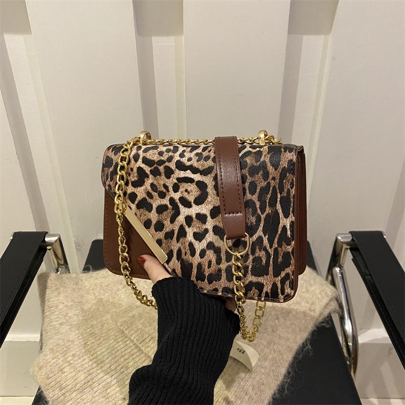 

Contrasting color splicing texture popular chain small square bag female leopard print personality versatile commuter new design messenger bag