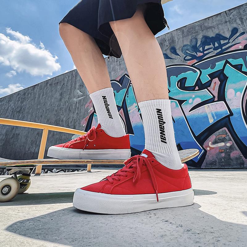 Spring New Shoes for Men Casual Shoes Faux Nubuck Flat Skateboard Shoes Street Fashion Color Lace-up Sneaker