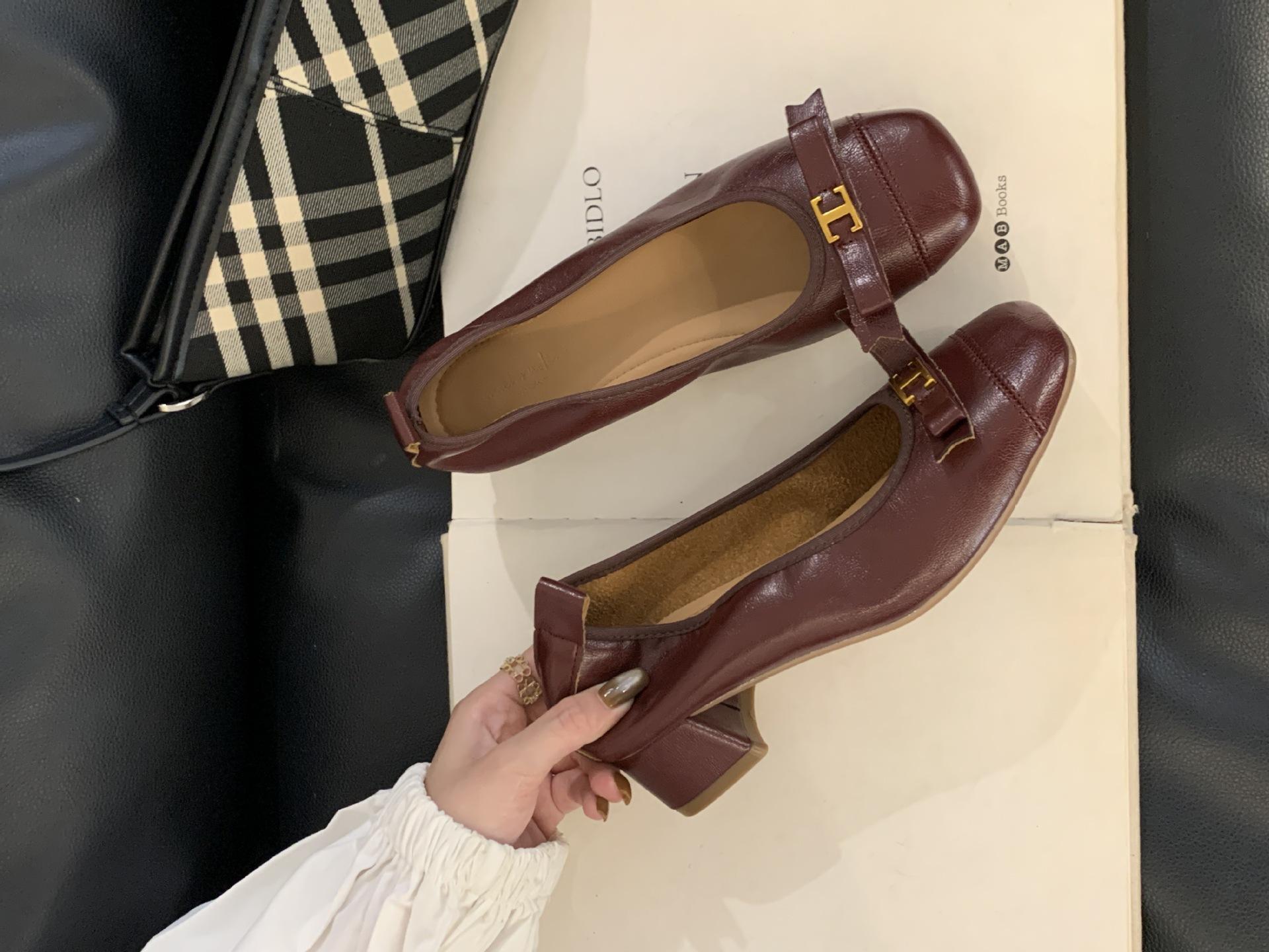 

French retro soft leather low-heeled single shoes women s 2025 autumn new round head shallow mouth one-pedal grandma shoes 39 бордовый