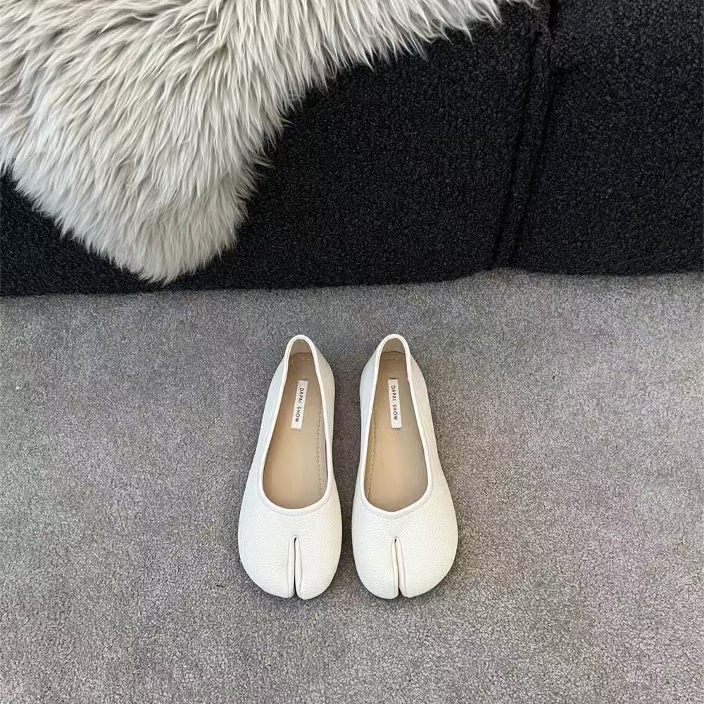 Scarpe da donna a punta divisa a zoccolo di maiale Doudou a fondo piatto scarpe primaverili e autunnali scarpe a barchetta con punta divisa per pollice zoccoli di maiale scarpe da donna rosse