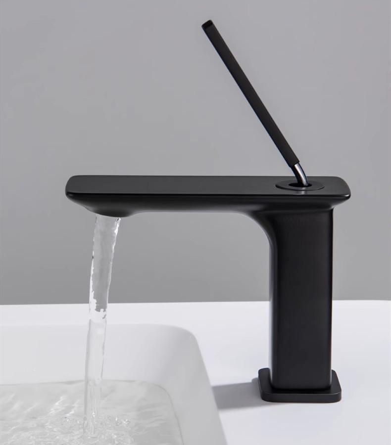 

Chrome Basin Faucet Bathroom Single lever Hot and Cold Sink Lead Free Mixer Tap Faucet Solid Brass Lavtory Faucet