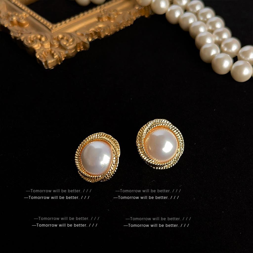 Mid-Century Vintage Stud Earrings: Trendy Literary Style in Light Luxury Fashion