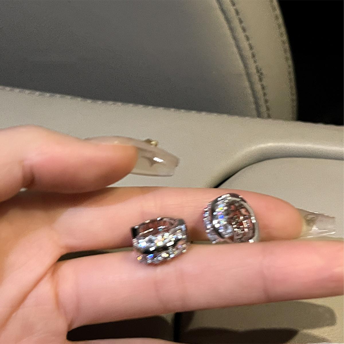 Light Luxury Ear Buckle Personality Tide Earrings Circle Zircon Earrings Cold Wind Trend Jewelry
