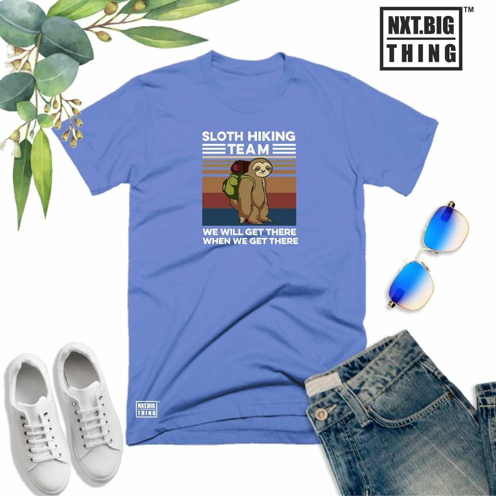 Faultier Wandern Team T-Shirt Wir kommen an, wenn wir ankommen Wanderer Fans Witz Geschenk Oberteil