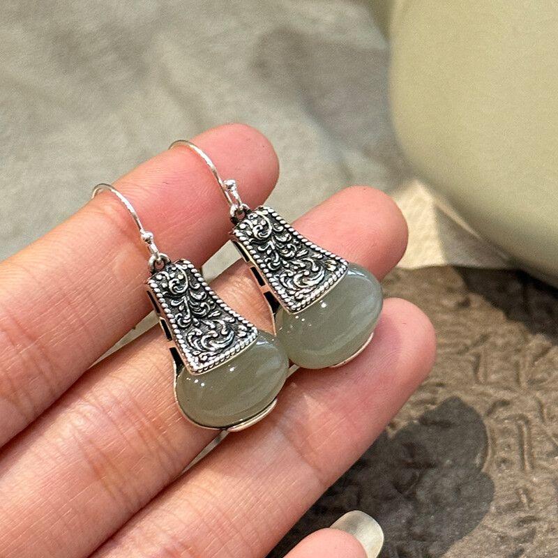 

Серьги-лампочки из серебра 925 пробы в стиле ретро, с новым китайским узором «Танская трава», с нефритом Хэтянь, на ушном крючке, этнический стиль, нишевый стиль, необычные Tang grass pattern bulb earrings