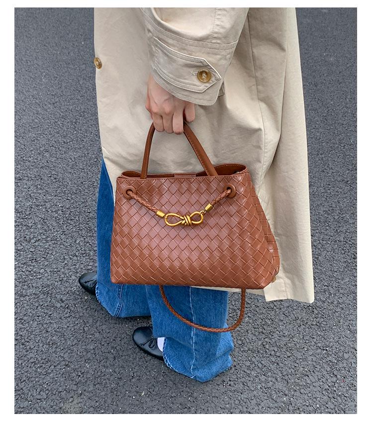 Bolsa de Palha Tecida Vintage Outono 2025: Bolsa de Ombro Casual de Grande Capacidade