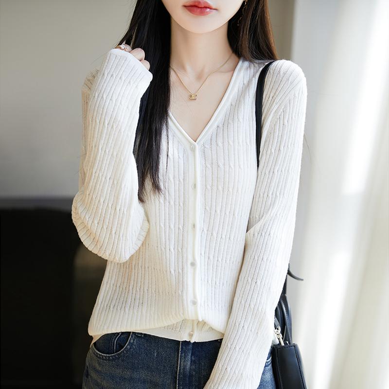 Leichte Strickjacke für Damen aus 50 % Wolle und 50 % Maulbeerseide – vielseitige Strickware für 4 Jahreszeiten für ganzjährigen Komfort und Stil