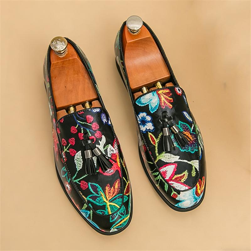 Fashion New Flower Tassels Patent Leather Casual Driving Shoes for Men Slip on Loafter Formal Wedding Dress Homecoming Zapatos