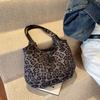 Today's Popular Retro Leopard Print Big Bag Women's New Autumn Fashion Versatile Commuter Shoulder Tote Bag