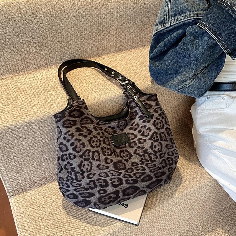 Today's Popular Retro Leopard Print Big Bag Women's New Autumn Fashion Versatile Commuter Shoulder Tote Bag