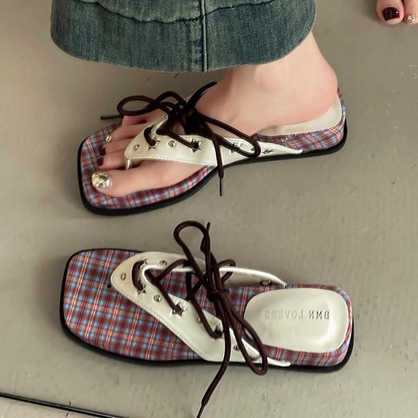 Square head plaid thick-soled girls' flip-flops fashionable summer versatile design toe vacation wedge slippers sandals
