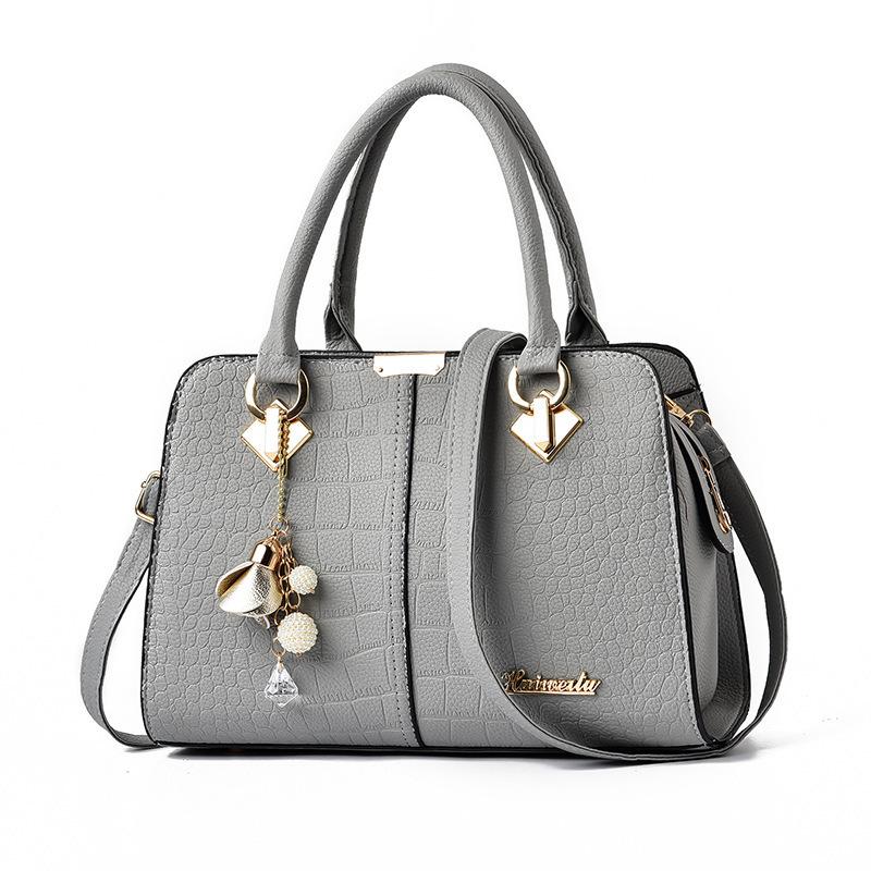 New European and American style women's portable shoulder bag, fashionable shoulder bag, temperament mother bag source