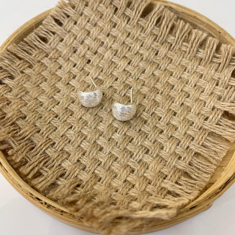 SuChuang S925 Sterling Silver C-Shaped Pleated Stud Earrings - Korean Design, Brushed Cold Style 925 Silver