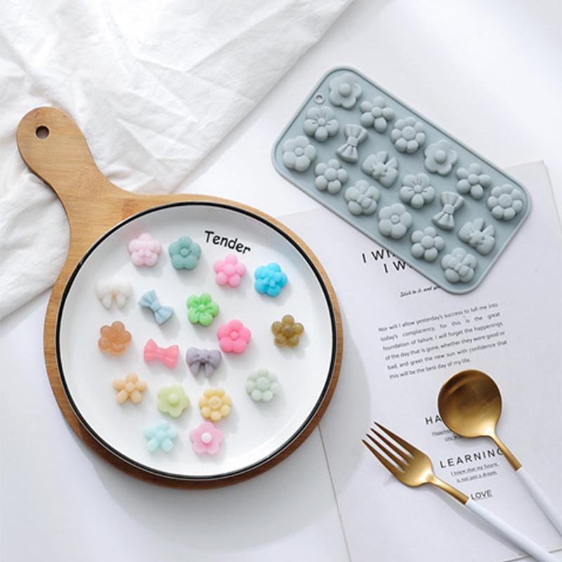 1Pc 18Cavities Flower Bow Tie Silicone Chocolate Molds DIY Pudding Biscuit Pastry Dessert Fondant Candle Cake Mold Baking Tools