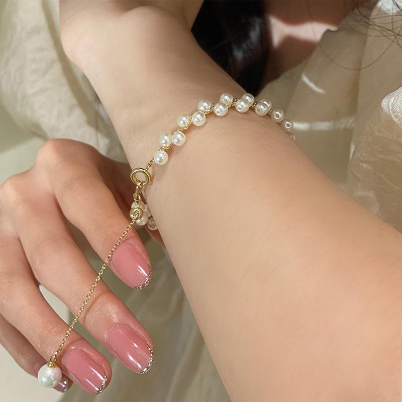 French Pearl Geometric Bangle: Retro Luxury, Fashionable Elegance, Versatile Women's Hand Jewelry