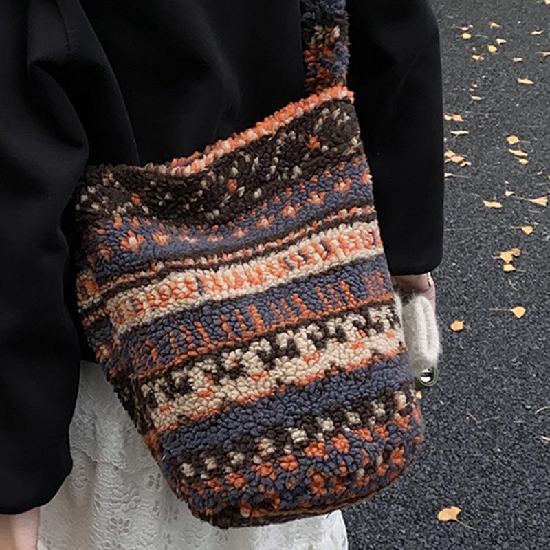 Cute Plush Bag Women's Autumn New Fashion Fluffy Bucket Bag High Value Large Capacity Shoulder Bag