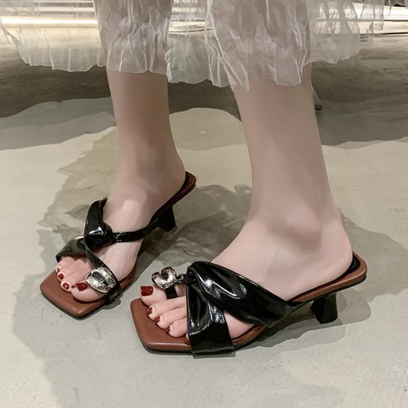 Fashion Gold Silver Thick Heels Sandals for Women Fashion Cross Band Square Toe Slippers 2025 Summer Plus Size Light Square Heeled Shoes