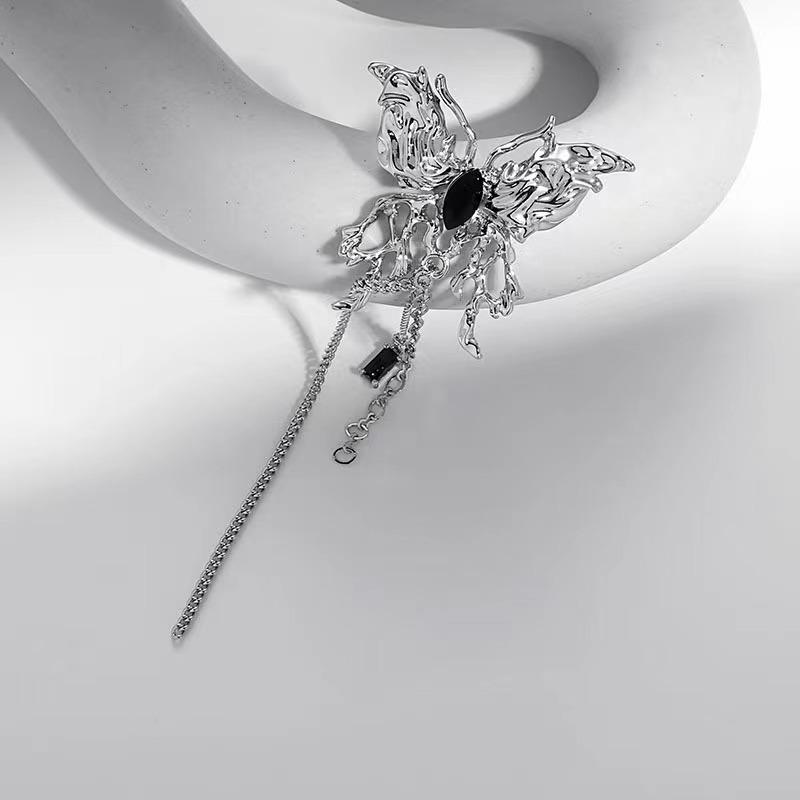 Elegant Butterfly Tassel Brooch for Women: High-End, Versatile Fashion Accessory