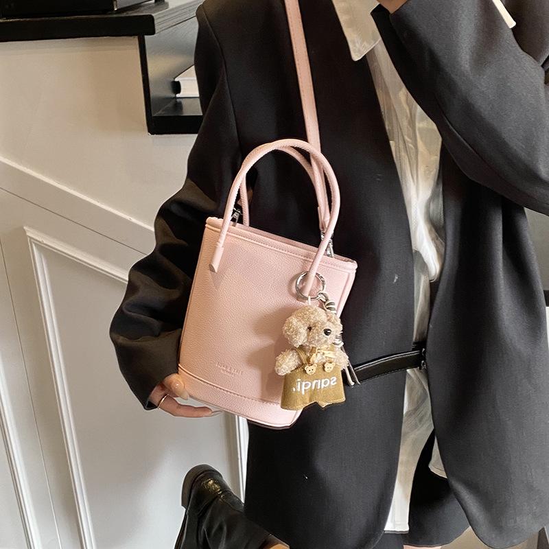 Hand Carry Fashion Casual Bag Women's 2025 New Retro Trend Versatile Bucket Bag Niche Shoulder Women's Bag
