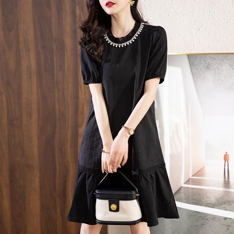 

Летнее новое плиссированное сетчатое платье средней длины свободного кроя с темпераментом, стройнящее 4XL чёрный