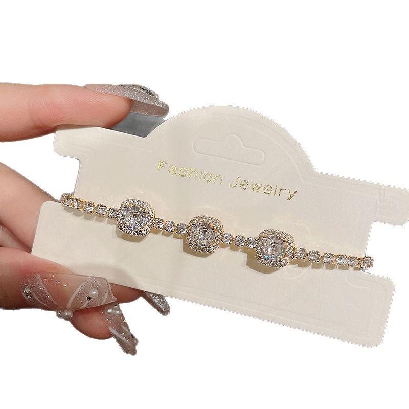 2025 Neues quadratisches Zirkonia-Armband: Elegante Luxus-Handkette für Damen