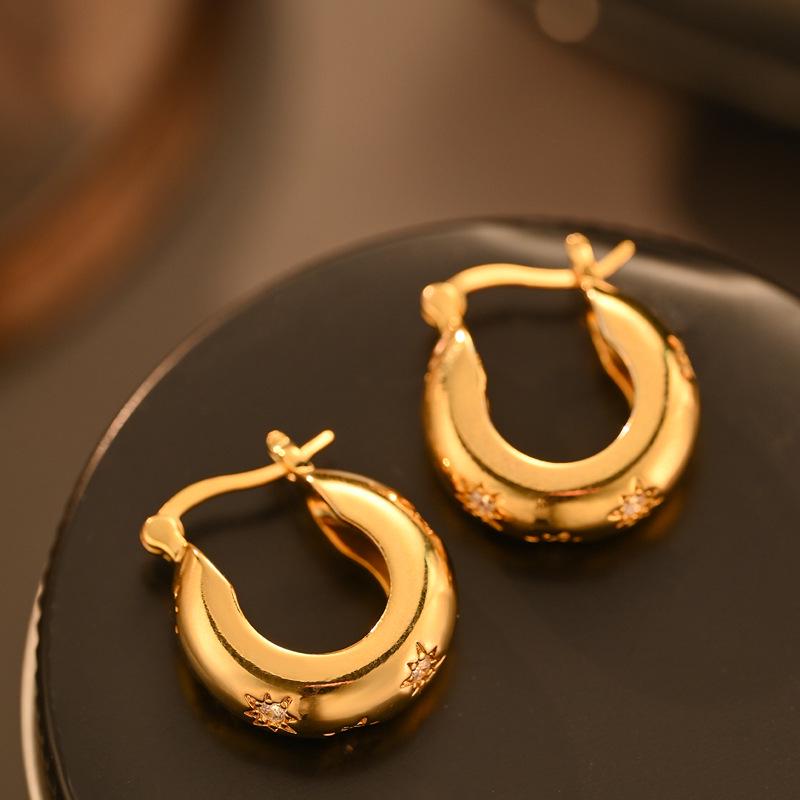 

Европейские и американские минималистичные серьги-пусеты в виде круга: Элегантный, Высококлассный, Эксклюзивный, Необычный Дизайн для Женщин