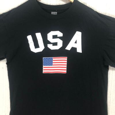 USA Chest Hit Flag Graphic Print Patriotic T-Shirt Brisco Brand Men's Size XL Unisex T-Shirt