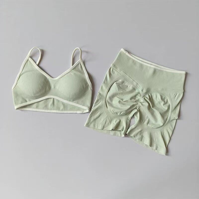 European and American Style Hot Girl Fitness Set with Peach-Shaped Butt Design, Yoga Set for Women with Chest Pads, Sports Bra, High-Waisted Shorts