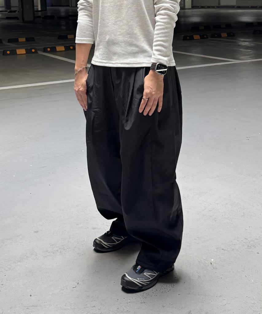 UMBRELLA ON THE GO Signature Wide Balloon Cargo Nylon Pants (Fleece-Lined)