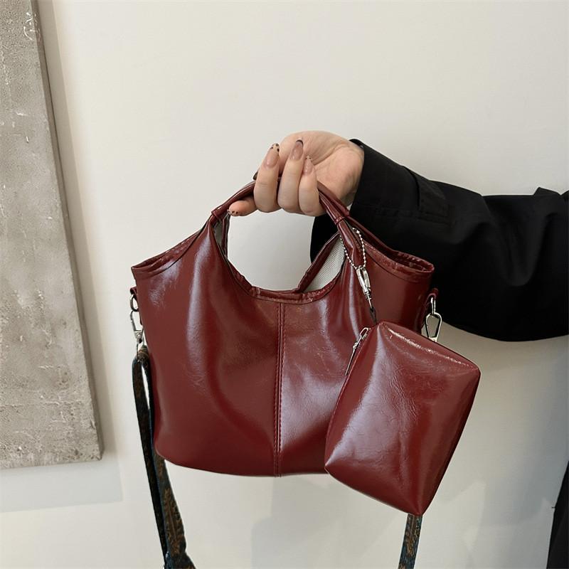 Elegant And Stylish Large Capacity Tote Bag For Women Perfect For Autumn Winter Fashion
