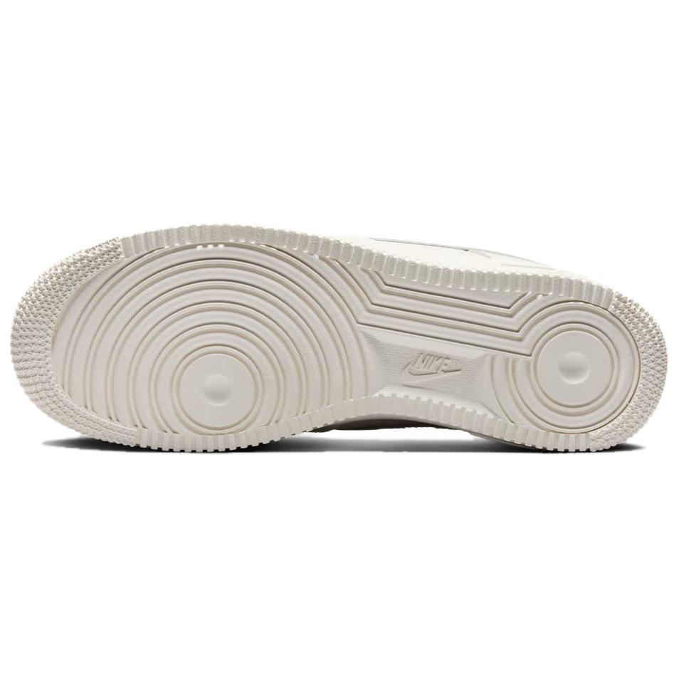 Nike נעלי סניקרס לנשים אייר פורס 1 07 אסנשיאל מפרש שחור קרם HF1058-133