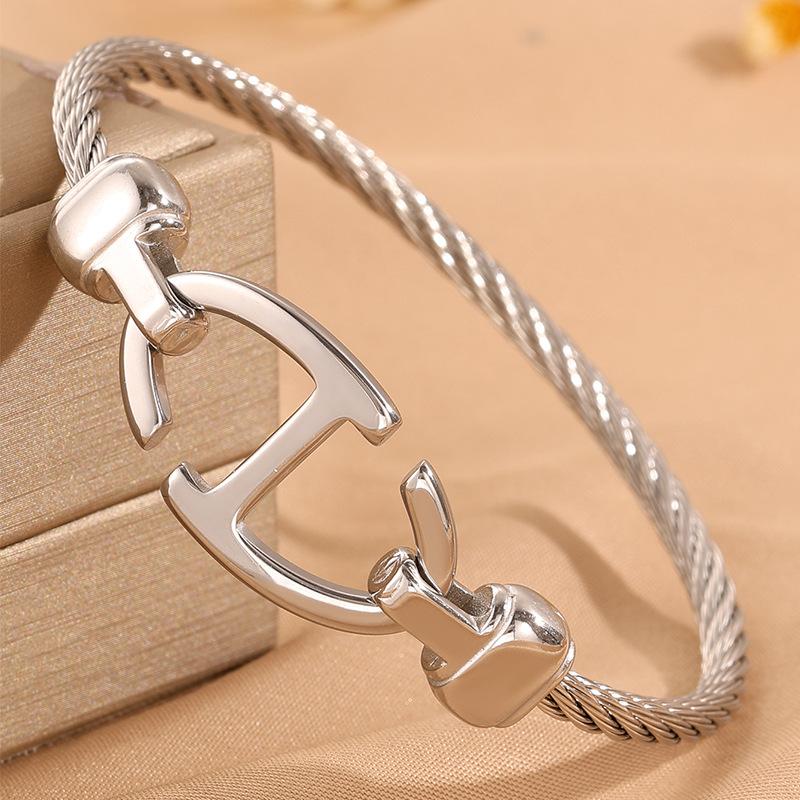Stainless Steel  Women's Steel Wire Opening Pig Nose Non-fading Three-color Ing Wind Pig Nose Simple Design Fish Hook 