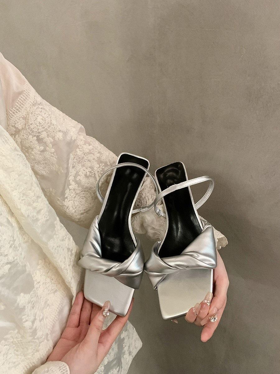 

Серебристые туфли на высоком каблуке с сандалиями туфли феи 2025 новый летний квадратный носок темпераментная обувь 39