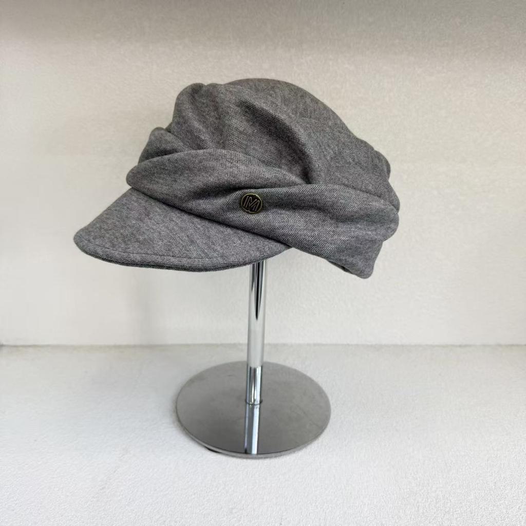 Niche fold atmosphere piled peaked cap children autumn and winter warm show face small literary painter equestrian beret