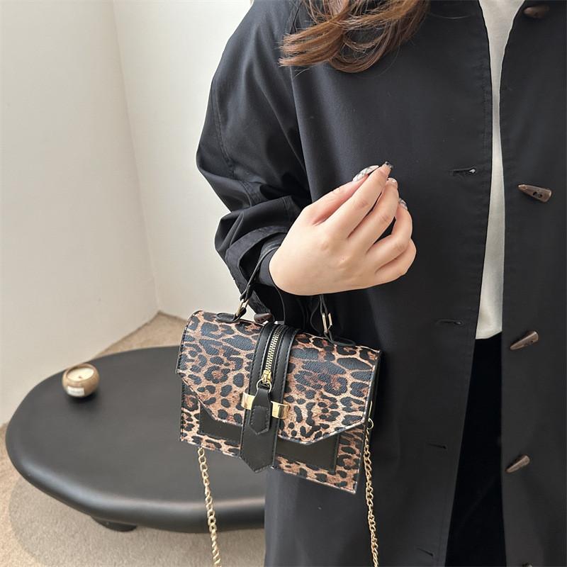Pu Contemporary Leather Small Leopard Print Handbag For Women Versatile Daily Use Accessory