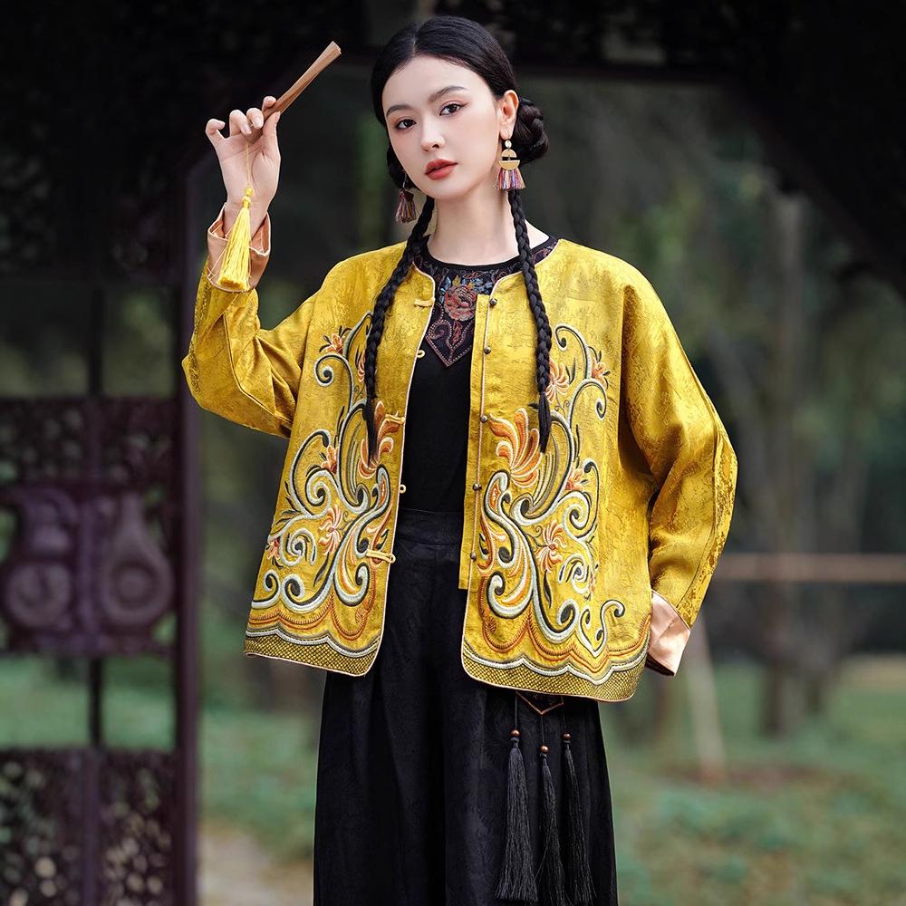 

2025 Этнический стиль Женское китайское жаккардовое атласное пальто свободного кроя с вышивкой и застежками-лягушками L жёлтый