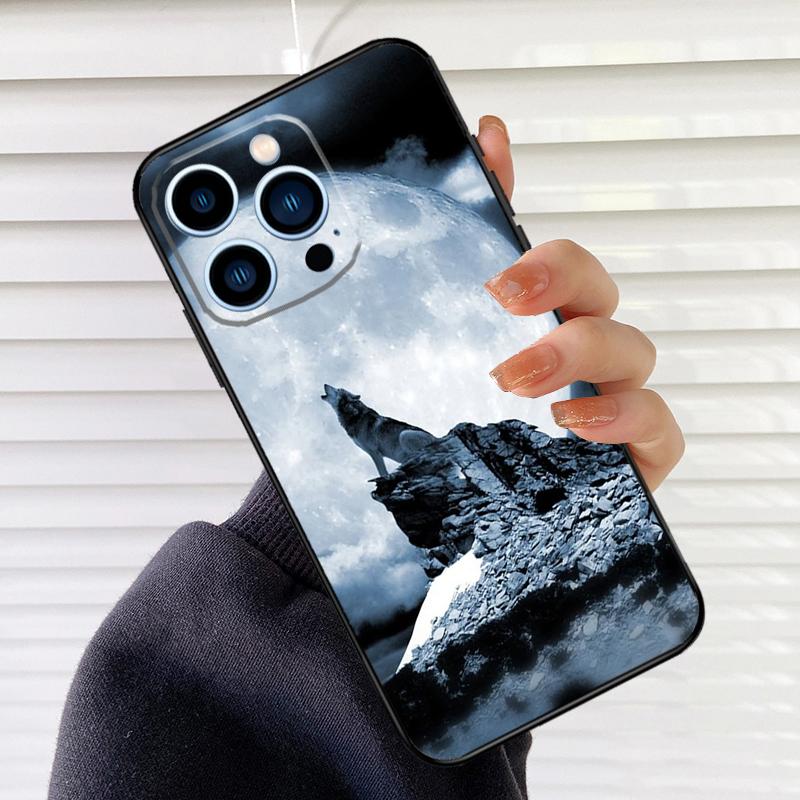 Moon Roaring Wolf Phone Case For iPhone 16 14 13 12 11 15 17 Pro Max mini 15 16 Plus 16e 17 Air Cover Fundas