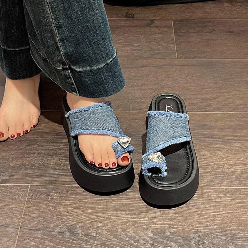 Thick-bottomed Casual Cover Toed Rhinestone Slippers Women's 2025 Summer New Super Fire Beach Versatile Lace One-word Cool Slippers