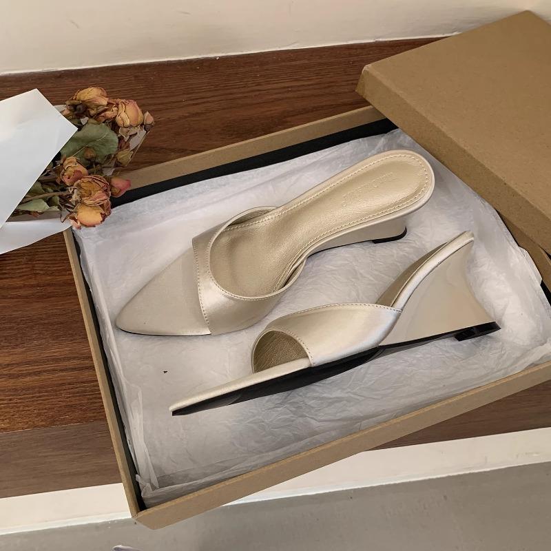 

Модные шлепанцы-клинья с острым носком, женские сандалии 2025, новые летние крутые тапочки, женская обувь, нишевый дизайн, высокие каблуки 40