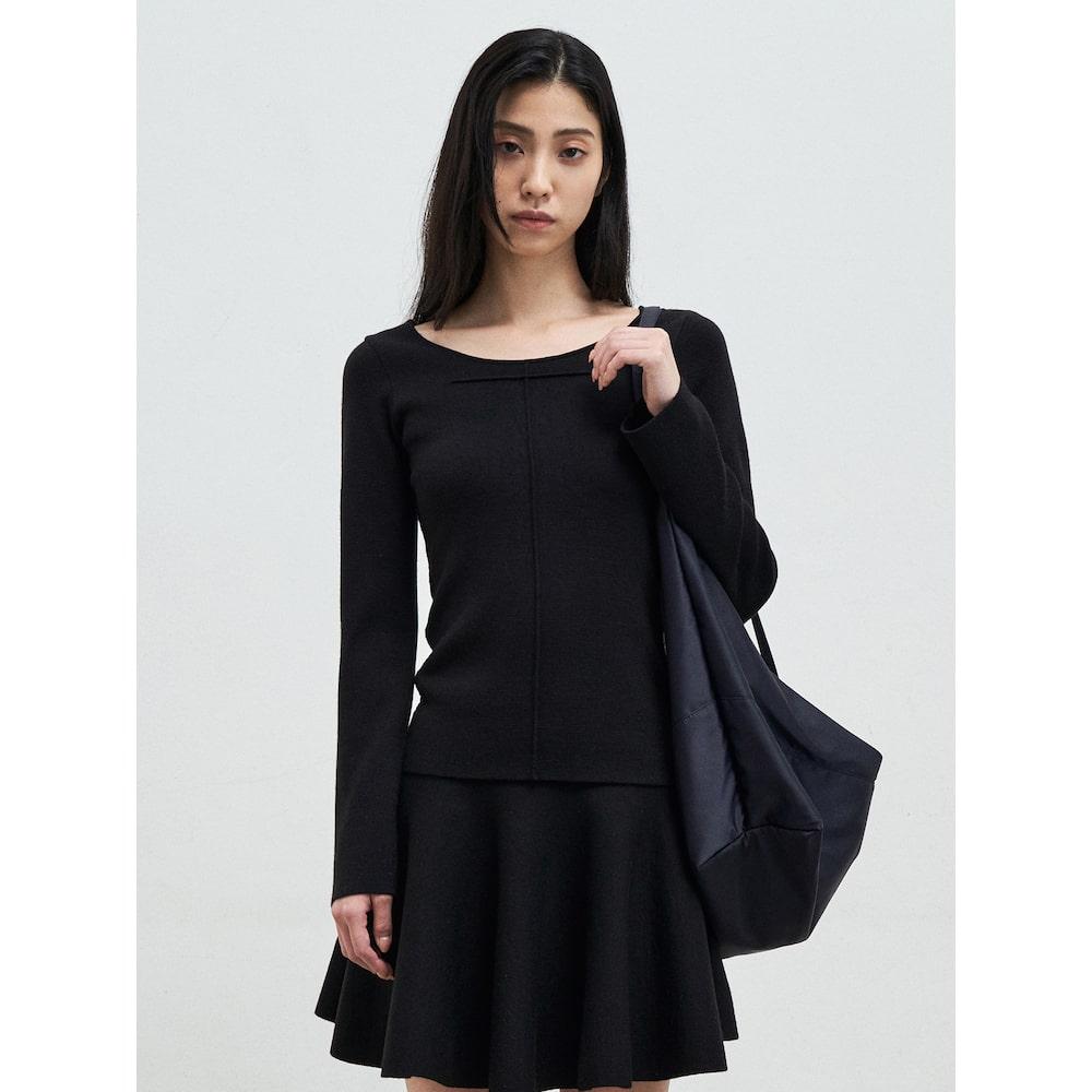 Anggae Scooped Neck Pullover Black