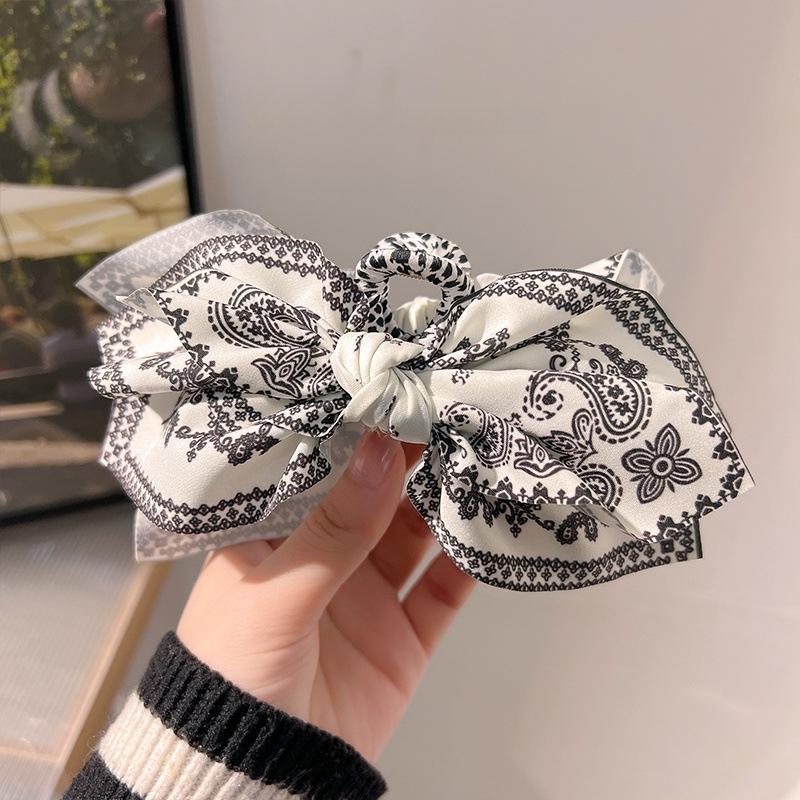 

French AB-Style Cashew Flower Hair Clip for Women: Letter Heart Design, Perfect for Voluminous Updos, Large Shark Clip.