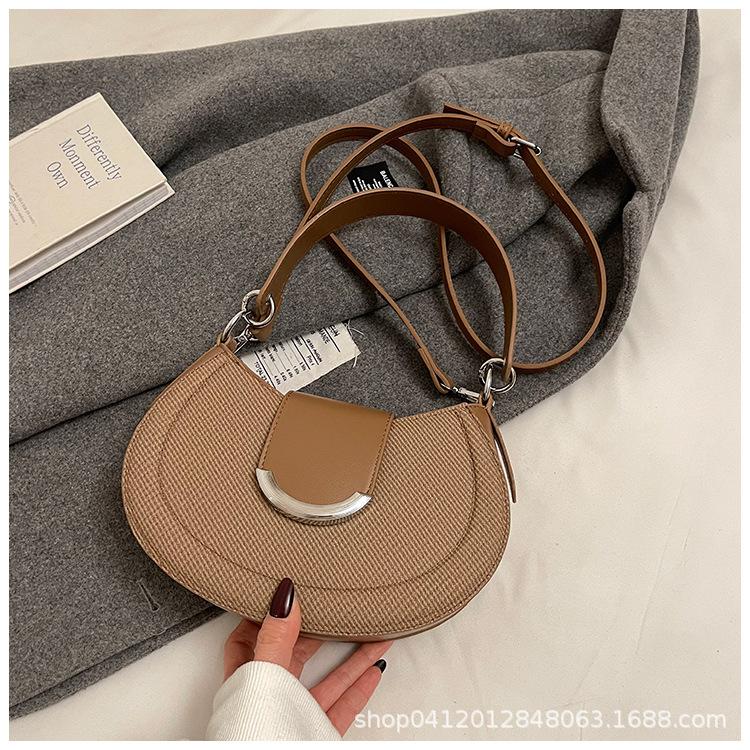 

Fashion texture small bag women s spring and summer 2025 new niche messenger bag popular women s shoulder underarm saddle bag
