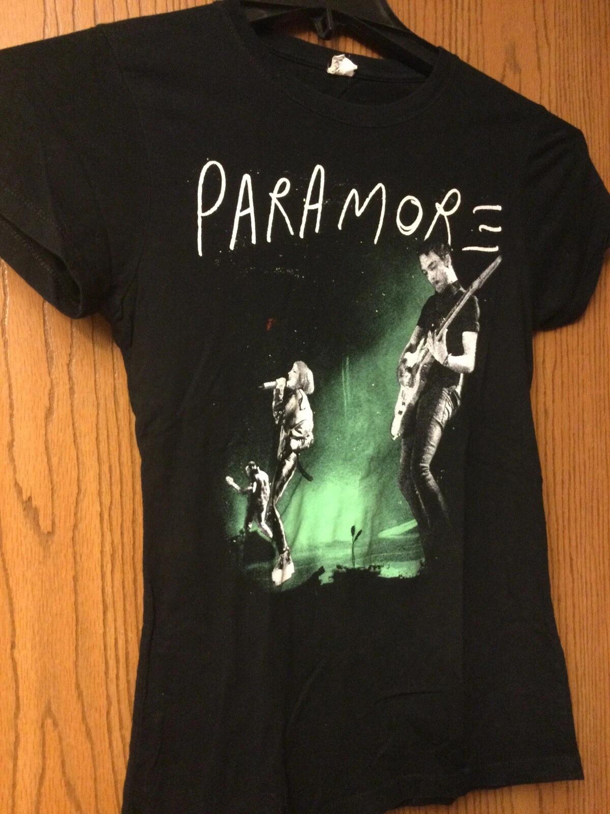Paramore - Black Shirt. S. L