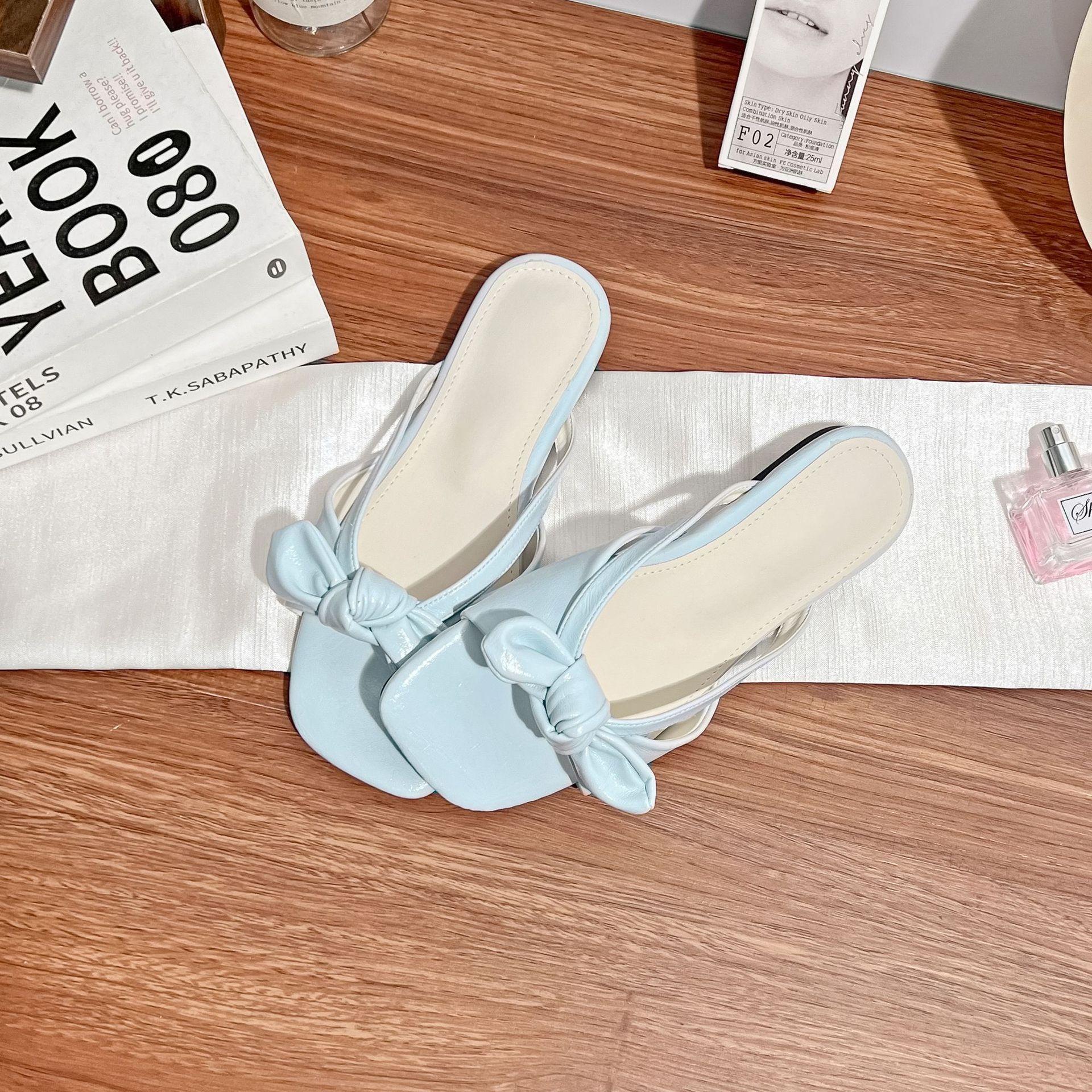 

Summer new flat-bottomed cool slippers women wear high-end temperament slippers women go out versatile fashionable women s shoes 2025 35