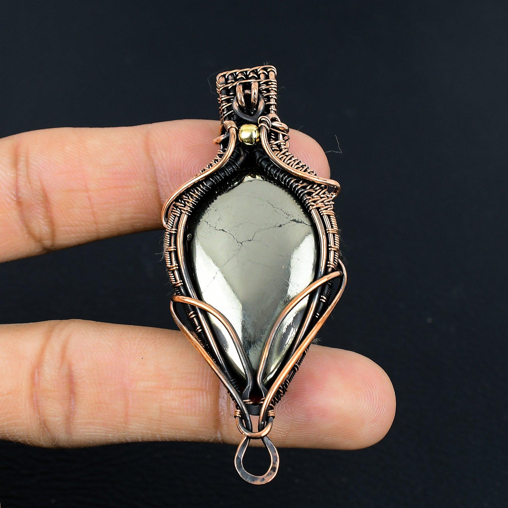 

Золотой кулон из пирита апачей, украшение, обернутое медной проволокой 999 пробы, кулон с драгоценным камнем, подарок для нее, изящное украшение ручной работы 2.55 Inches