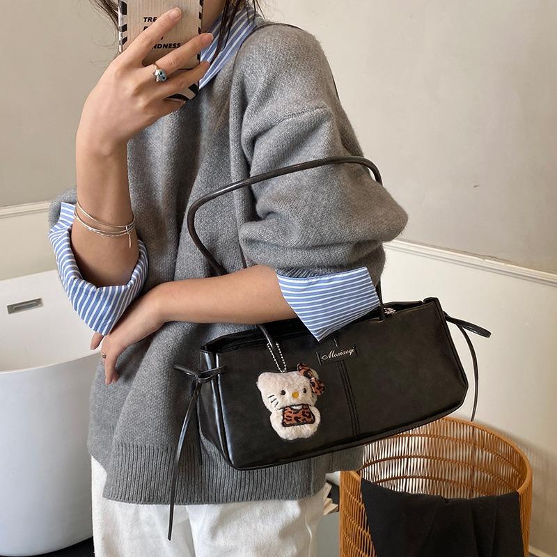Commuter retro largecapacity tote bag, highend new women's shoulder bag, niche fashion underarm bag
