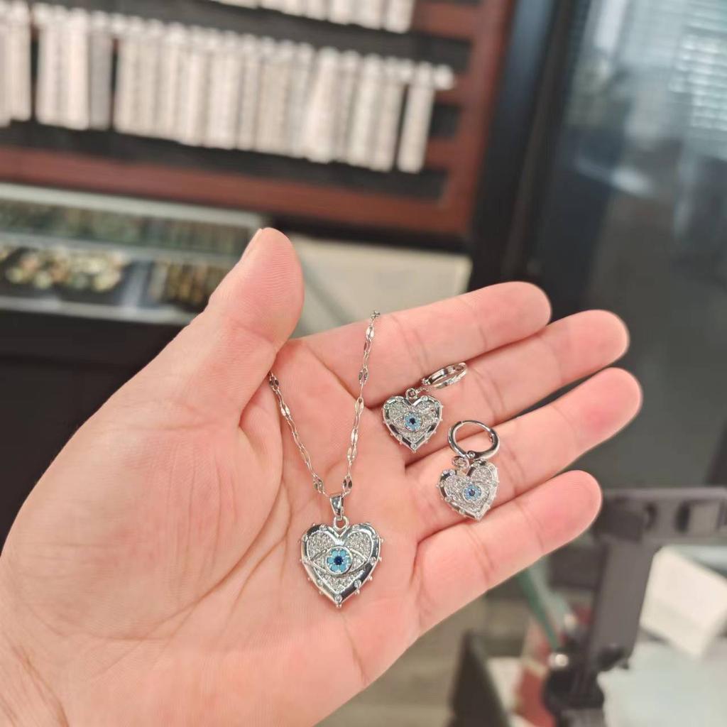 Titanium Steel Devil'S Eye Love Necklace Women'S Wind Personality Versatile Zircon Pendant Accessories