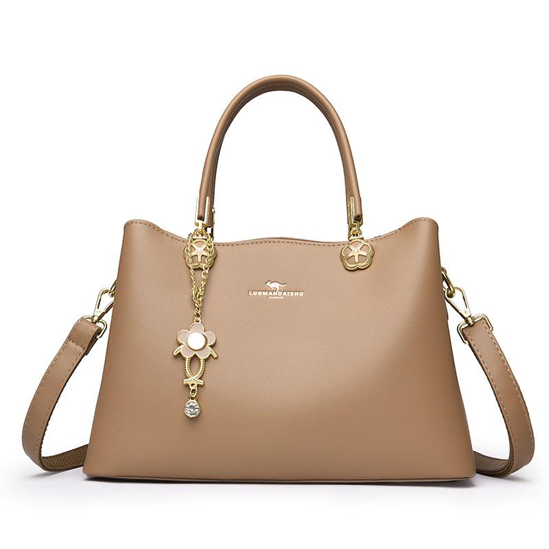 This Large-capacity Handbag Is A Stylish, Versatile and Niche Gift for Women