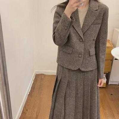 Set chic palton de lână cu model herringbone și fustă plisată pentru femei