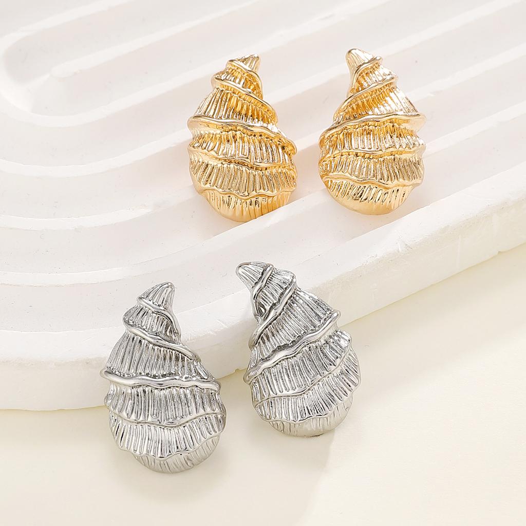Women's simple conch earrings